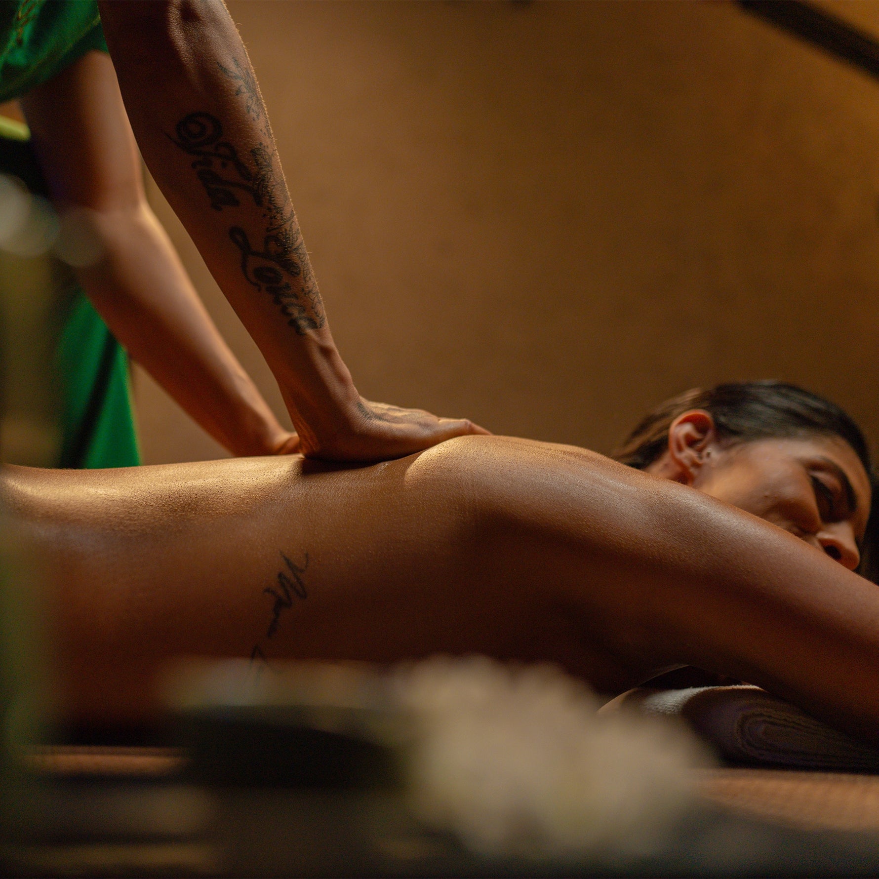 MASSAGEM AYURVEDICA TERAPÊUTICA (NO TATAME)