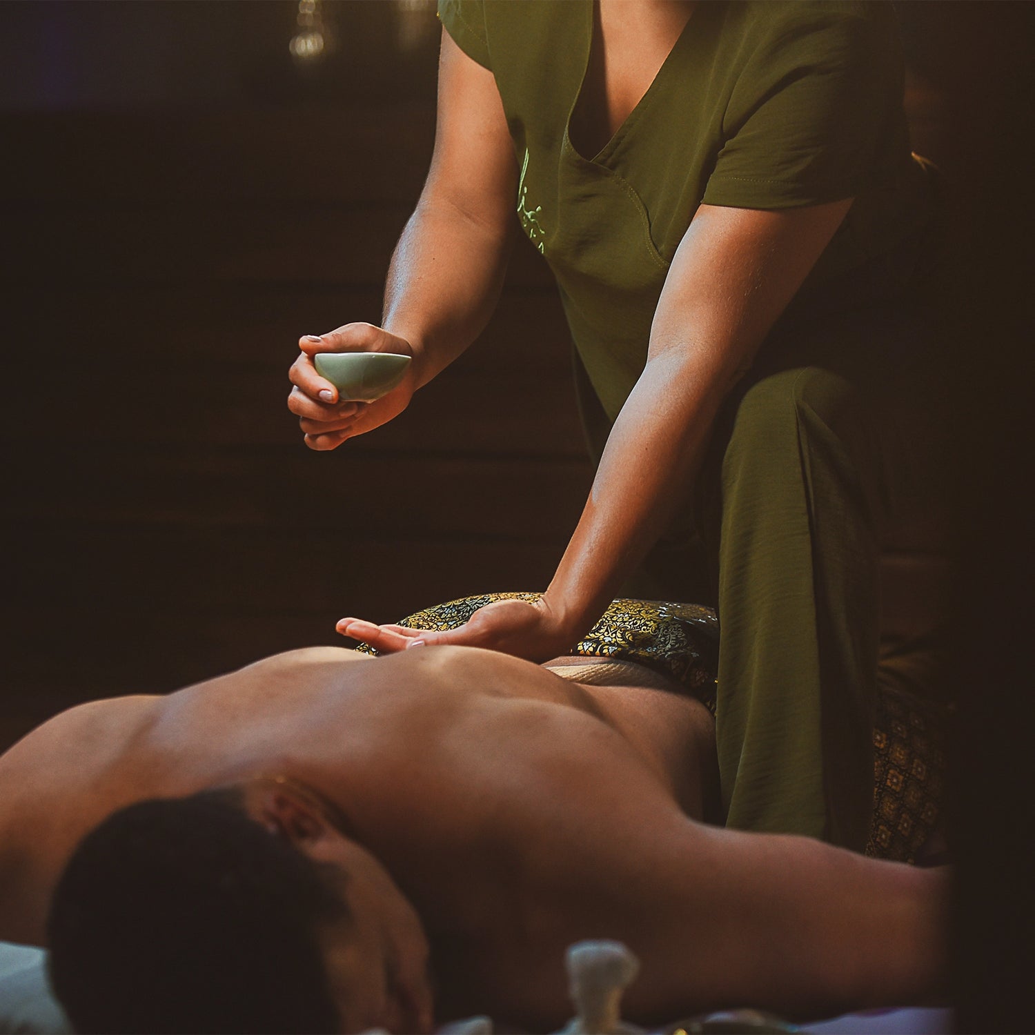 MASSAGEM AYURVEDICA TERAPÊUTICA (NO TATAME)