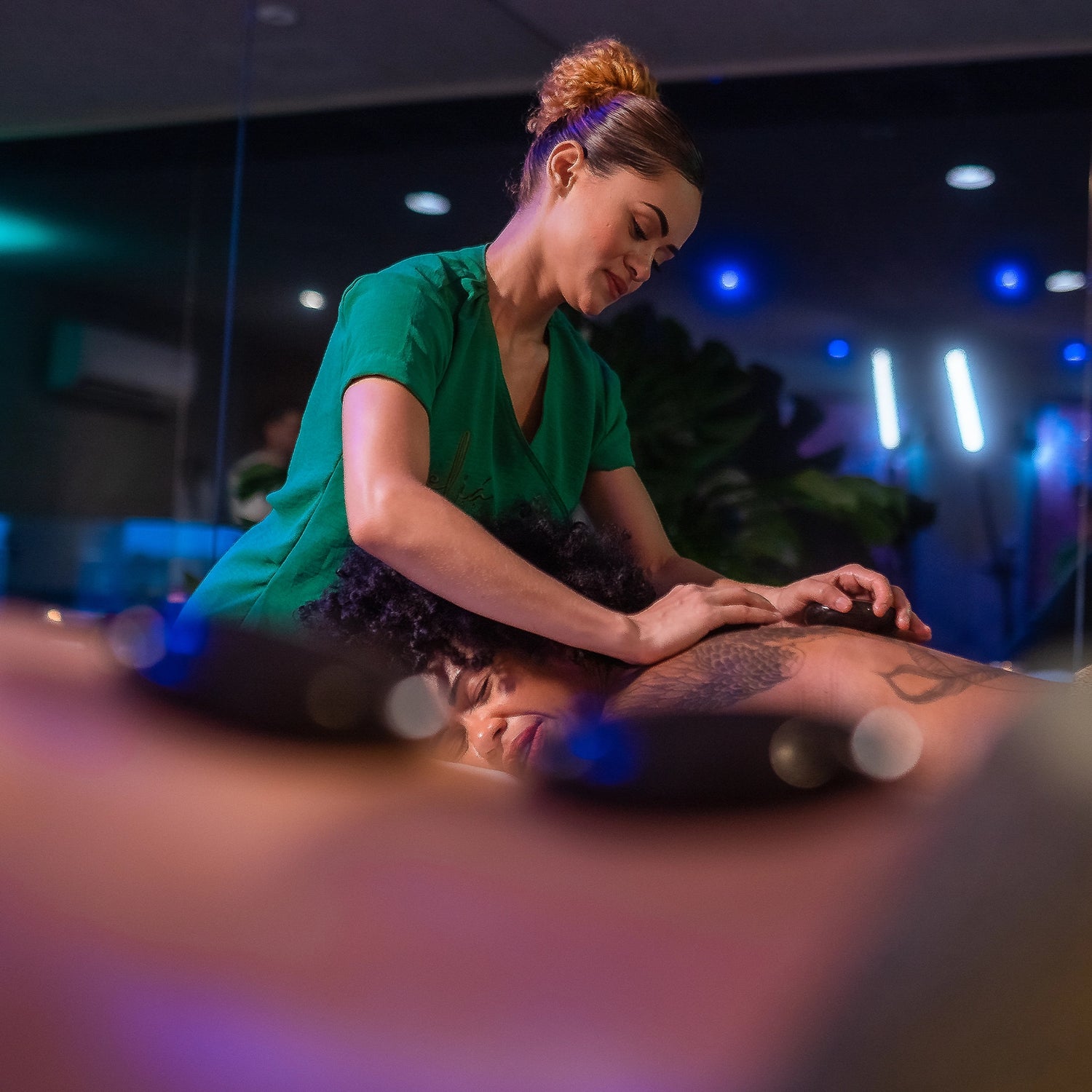 MASSAGEM C/ PEDRAS QUENTES