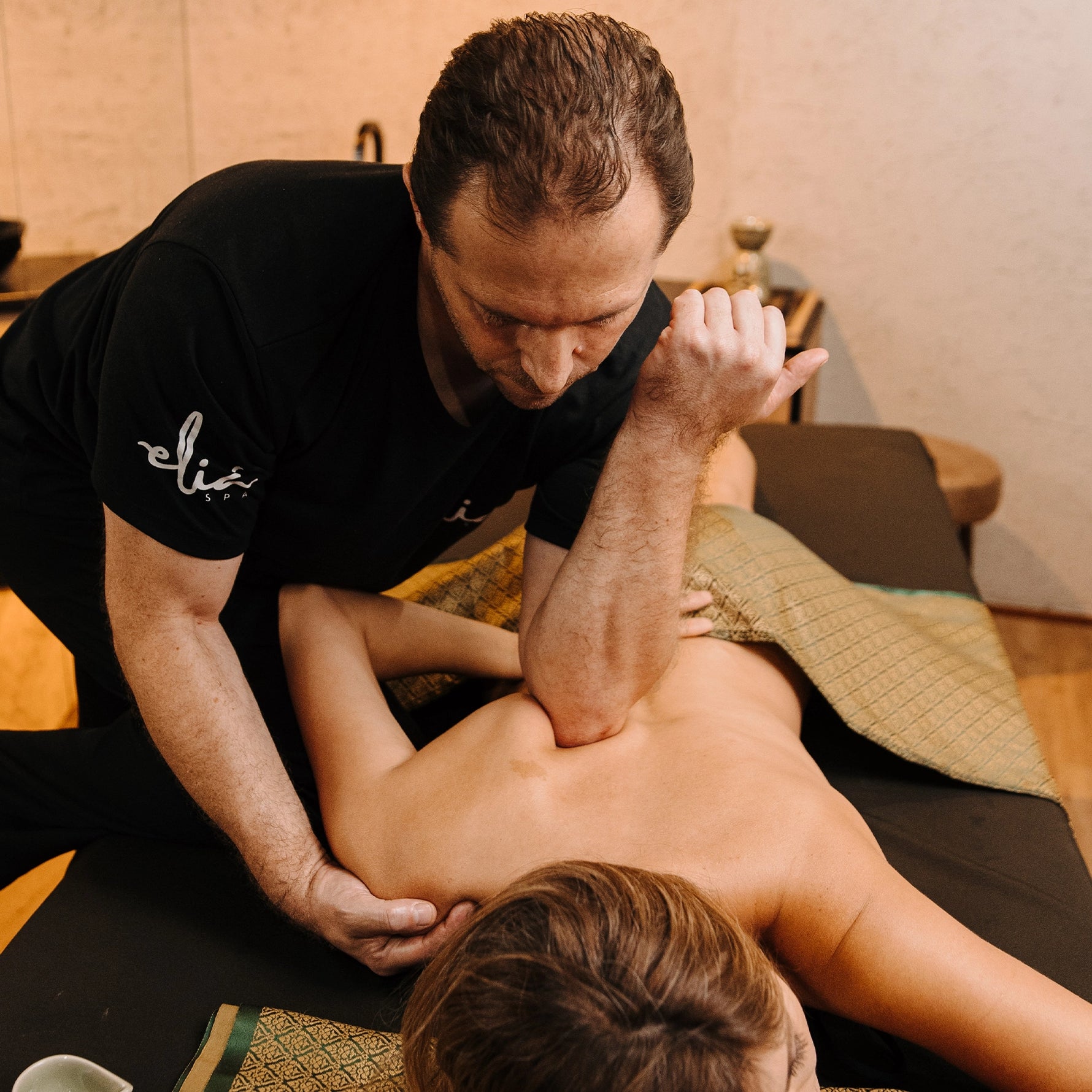 MASSAGEM DEEP TISSUE (TERAPÊUTICA)